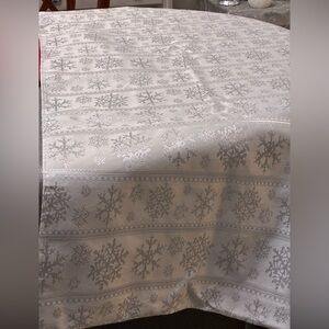 Living Quarters Snowflake Tablecloth 84x104